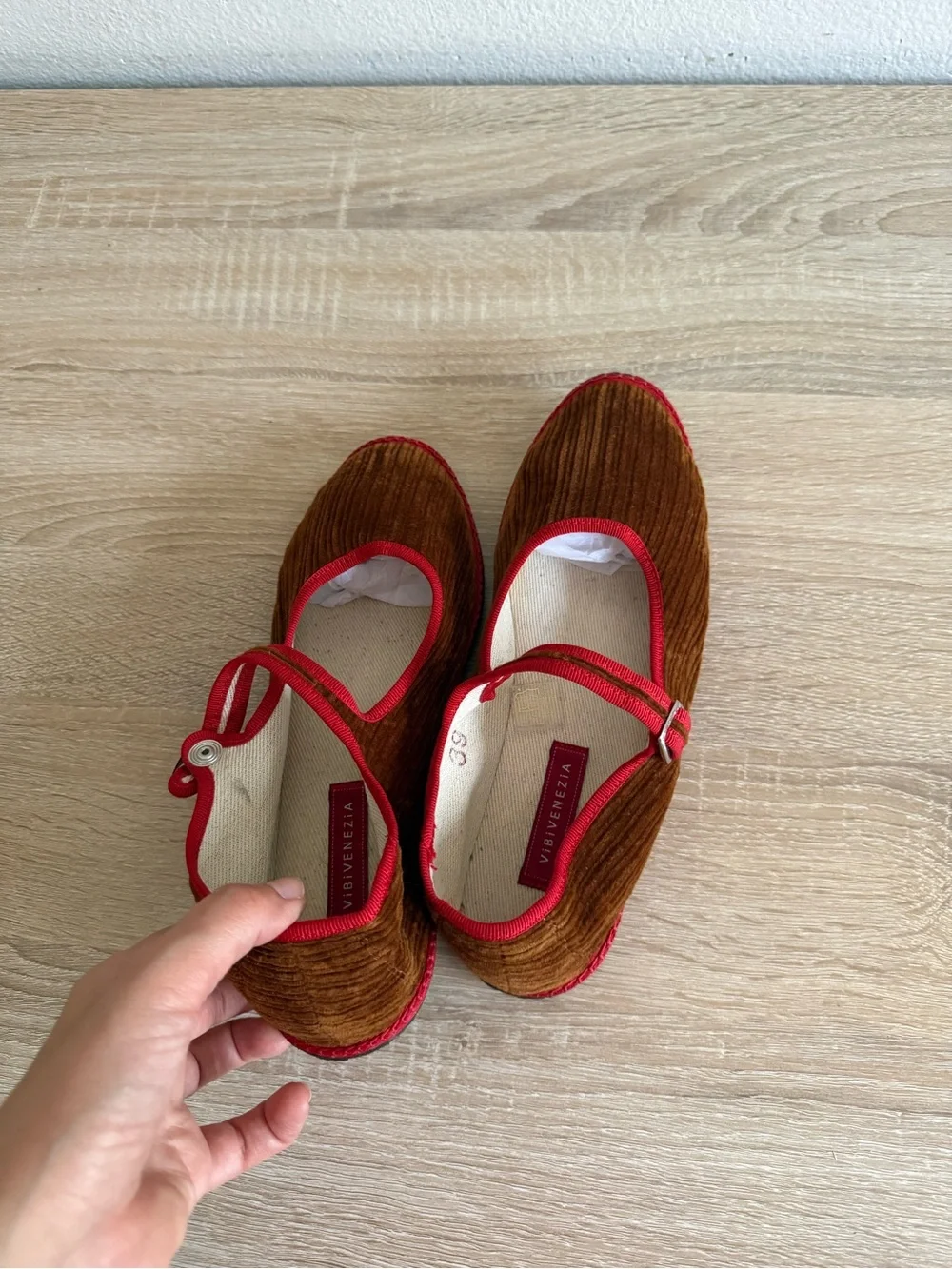 ViBi VENEZiA Mary Jane Corduroy Velvet Furlana Flats Sz 39/9